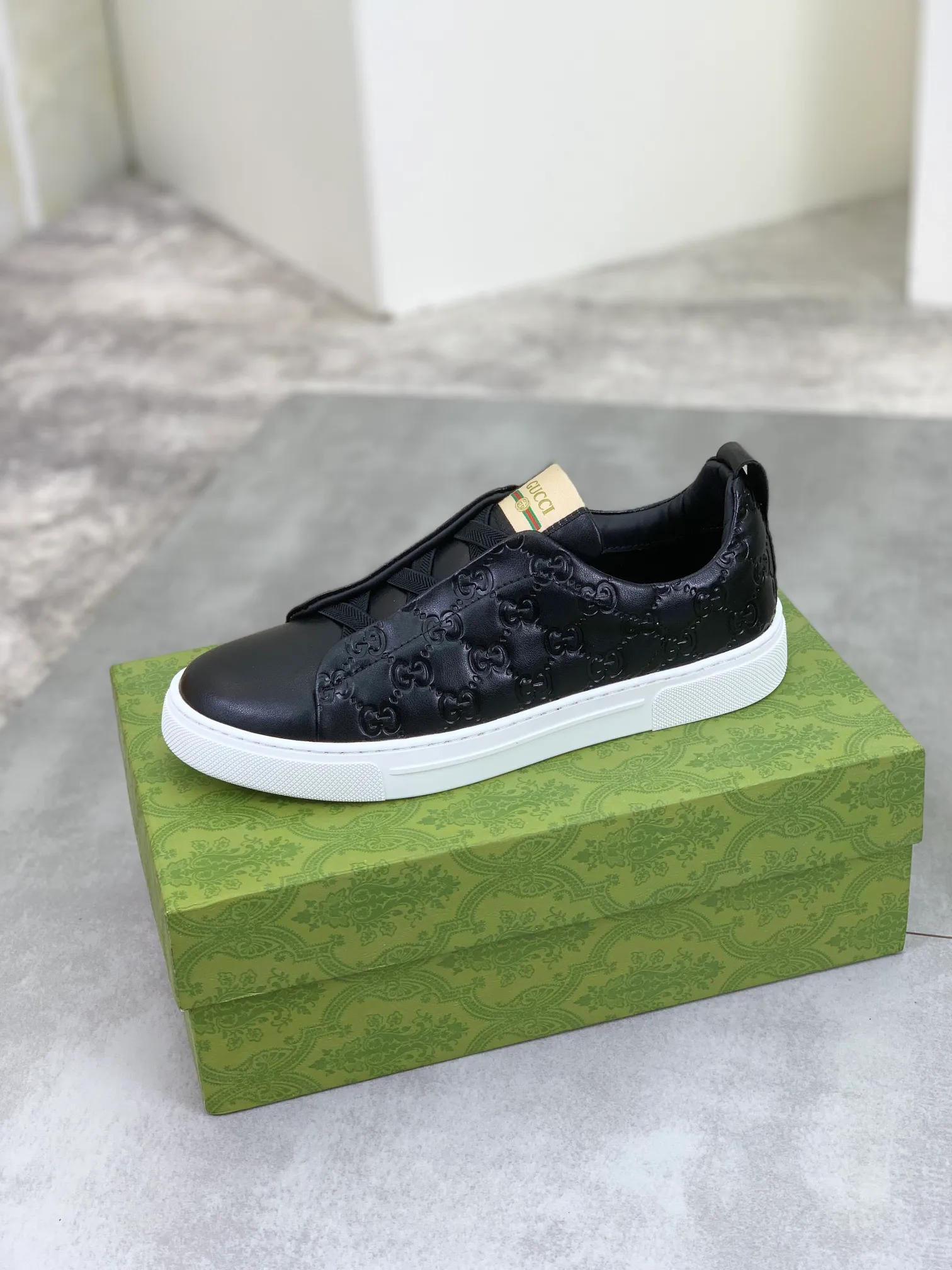 Men's shoes 💰P460💰[New model] (GUCCI) official website's latest 🎁🎁casual and fashionable men's shoes👟, hot style 💥 style is simple and elegant, exclusive for trendy men. Unique official website's latest brand double G elements Original 👑Gucci decoration, fashionable and generous, the fabric is original frosted calfskin✅Full imported sheepskin lining, the official website specifies wear-resistant, lightweight original rubber casual outsole, the classic model is taken in kind at the counter🎬38-44 Black or white optional